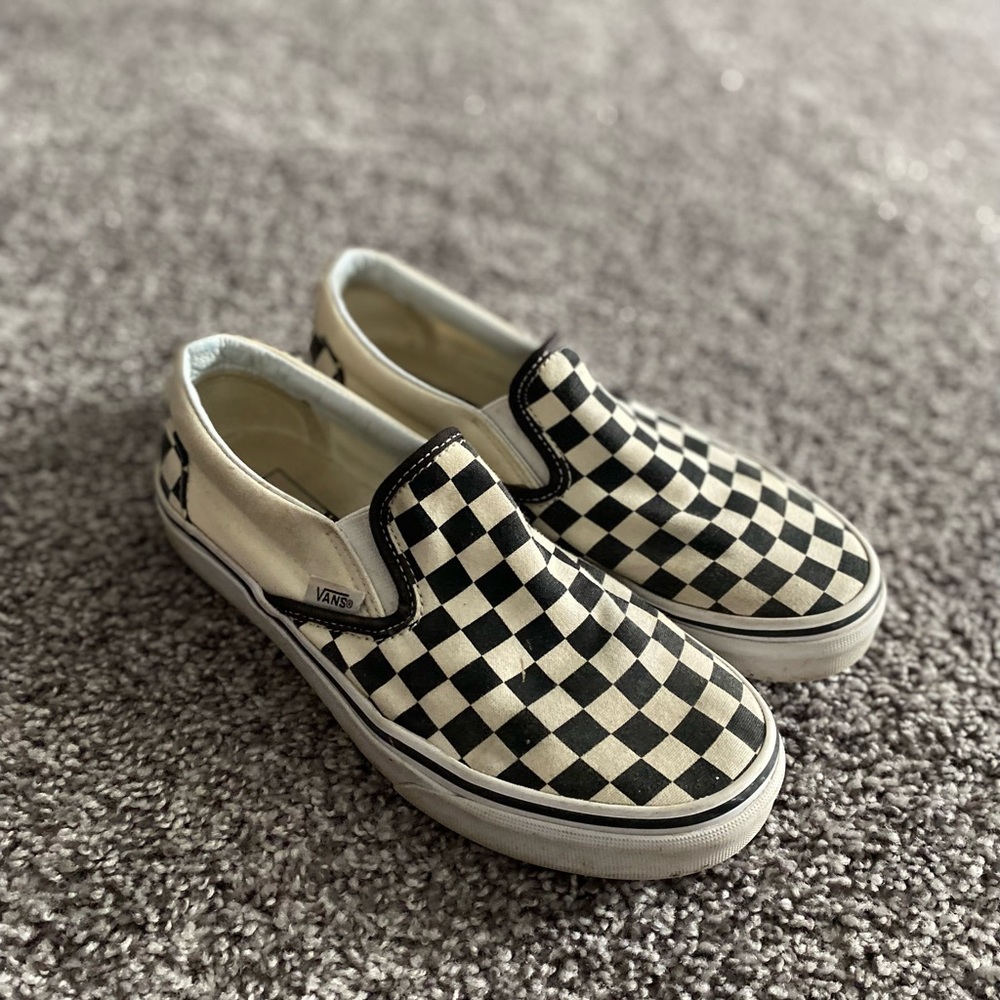Women’s 7 checkered vans classic slip on